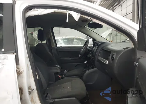 2016 Jeep Compass Sport z USA, uszkodzony, nr VIN 1C4NJDBB4GD637856